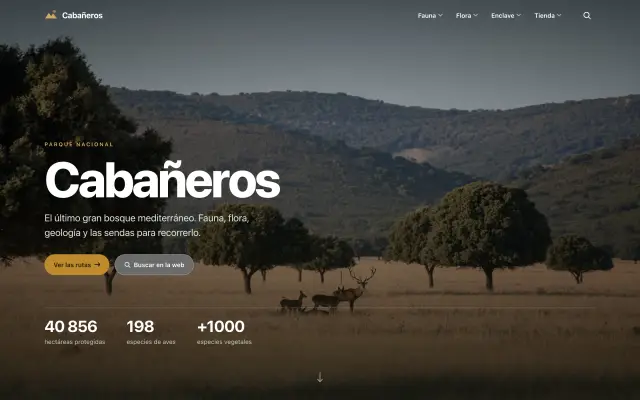 Portada de cabaneros.org: ciervos en la dehesa bajo el título «Cabañeros» y las cifras del parque